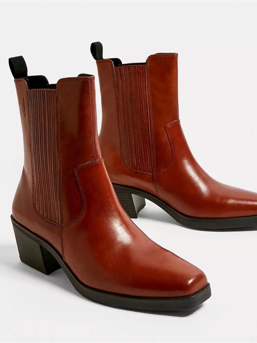 Vagabond Leather Mid-Heel Chelsea Boots in Brown
